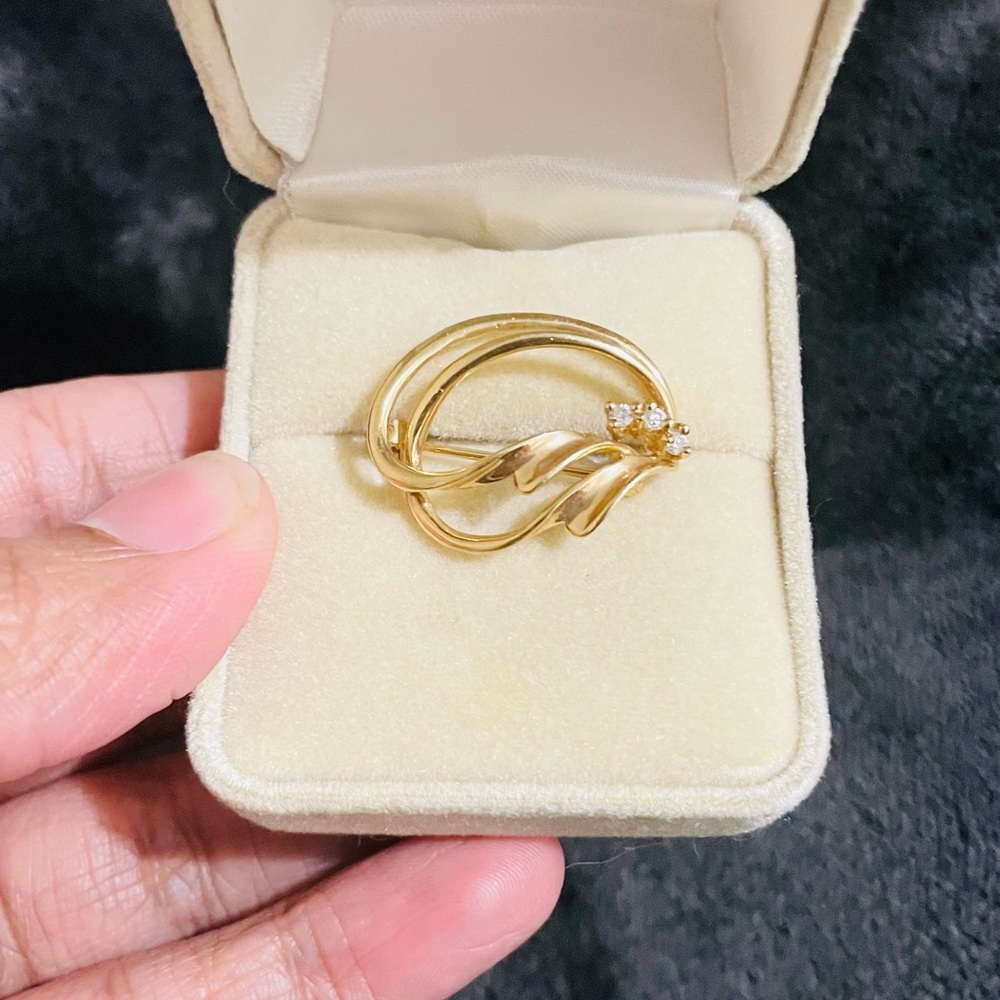 14k Yellow Gold Art Nouveau Inspired
Whiplash Brooch With Diamond accent